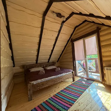 під лісом * Synevyrsʼka Polyana